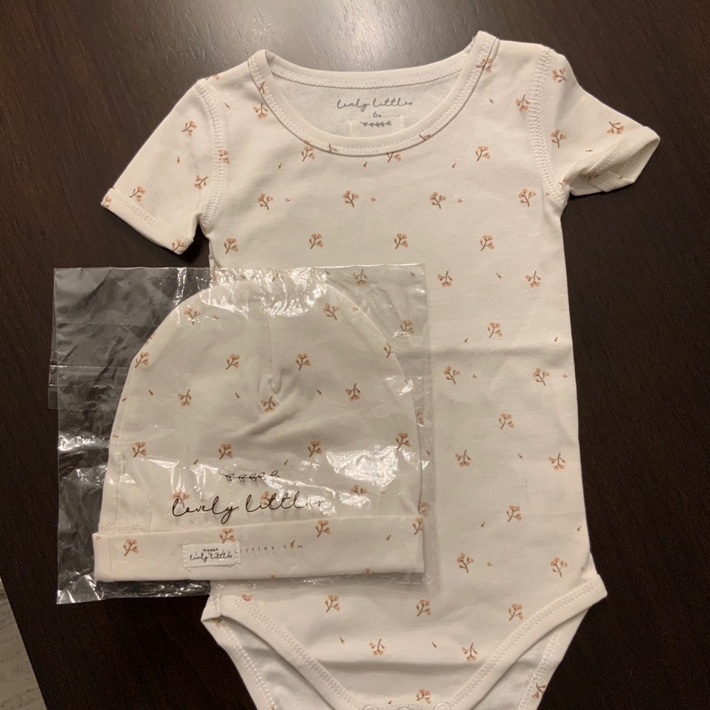Cindy Little Baby Onesie and Hat Set - Picture 2 of 4
